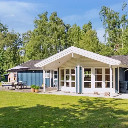 Launo - 1-1km To The Fjord By Interhome *